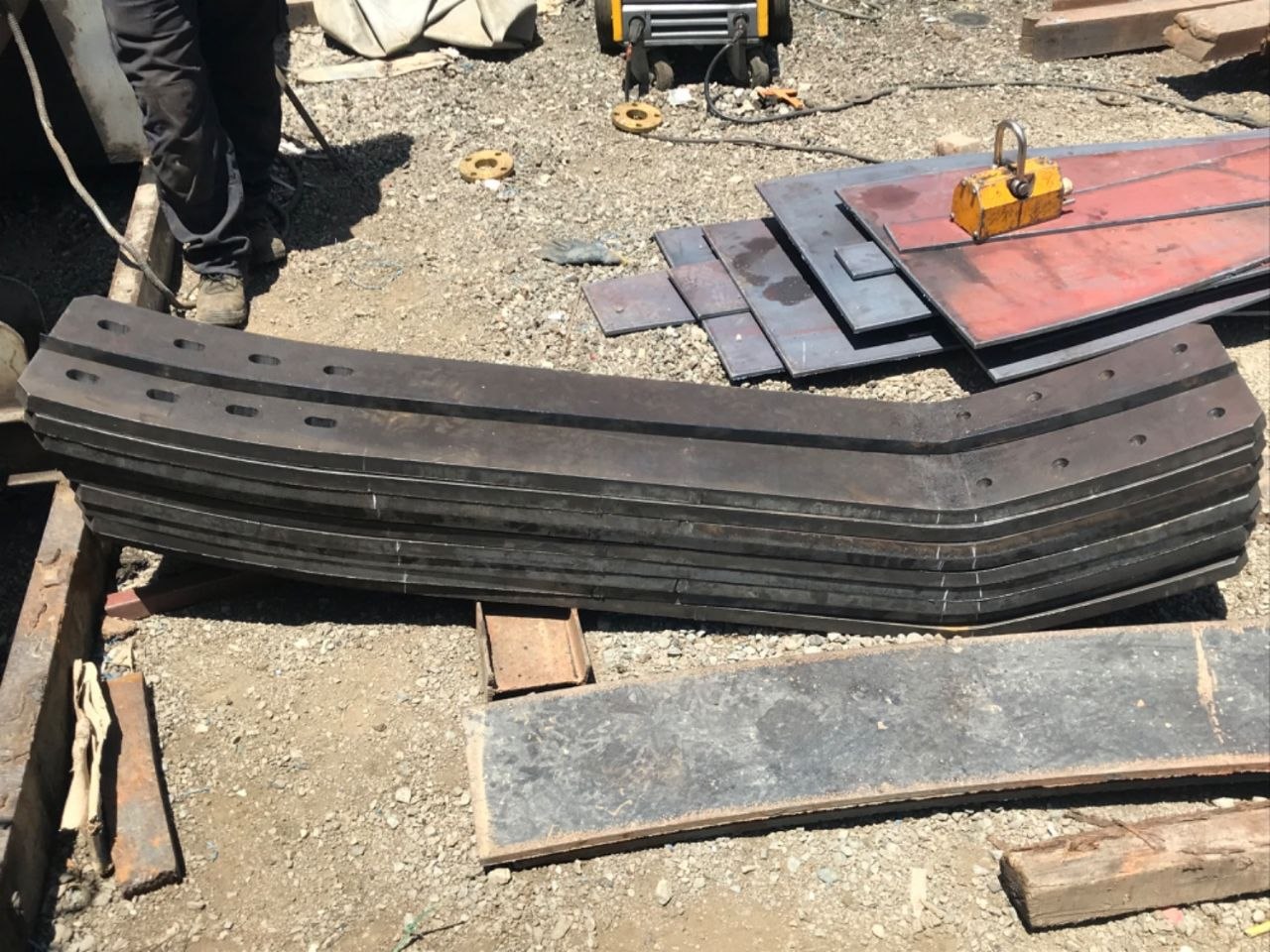 قطعات خمدار ساختهشده؛ بررسی فرم در دسته قطعات.
